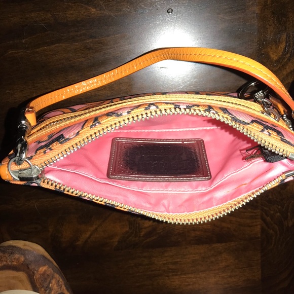 Coach Poppy Wristlet - Picture 8 of 8